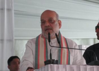 In Poonch, HM Shah announces special package for Pak shelling hit victims