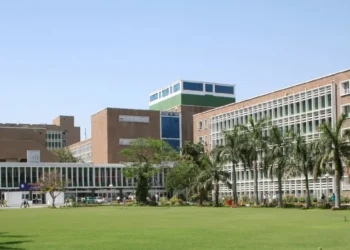 AIIMS Delhi Cancels All Leaves, Orders Staff to Resume Duty