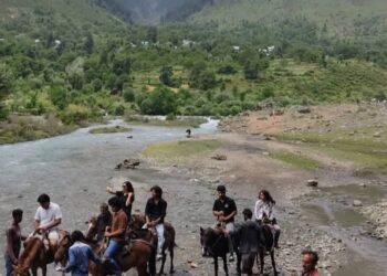 Tourist rush increases in Pahalgam, weekend witnessed traffic jams for hours