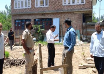 15 Marlas of Kahcharai Land Retrieved During Anti-Encroachment Drive in Turigam Kulgam