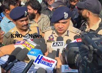 Div Com, IGP, DC, SSP Sgr, join Muharram procession at Lal Chowk; Serve water to mourners