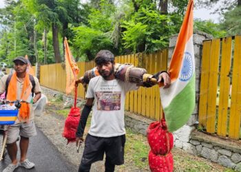 UP man, walking for 111 days with 17 kg load, reaches Pahalgam for Amarnath Yatra