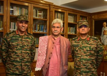 GoC-in-C Northern Command briefs Lieutenant Governor on Operation Mahadev