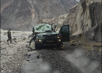 Lt Col among 2 soldiers dead, 3 officers injured after boulder hits Army vehicle in Leh