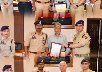 Srinagar Police Accords Warm Send-Off to Retiring Officials