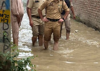 Police Providing Frontline Assistance To Citizens Amid Ongoing Inclement Weather Conditions In Srinagar