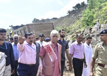 LG Sinha visits Udhampur, inspects national highway restoration works