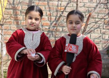 Twin girls invite Modi to Kashmir to help flood victims