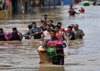 ‘NAZREEN, SHARE KARO’: People slam vloggers for turning flood like situation in Kashmir into social media circus
