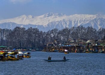 Winter Chill Knocks as Kashmir Parts Record Season’s First Sub-Zero