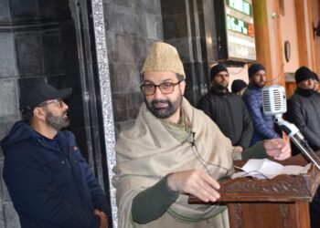 Attacks on Kashmiris must be stopped: Mirwaiz Umar Farooq