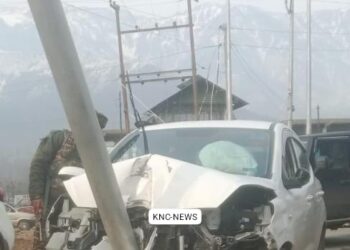 Two Women Injured As Car Hits Pole Near Manigam, Ganderbal