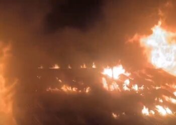 Massive Fire Engulfs 8–9 Houses in Dachhan’s Kisthwar