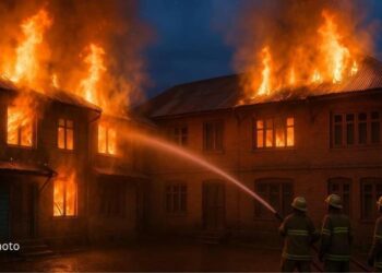 10 residential houses gutted in Srinagar pre-dawn fire