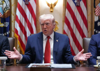 Trump tells aides he is willing to end Iran war without reopening Hormuz, WSJ reports